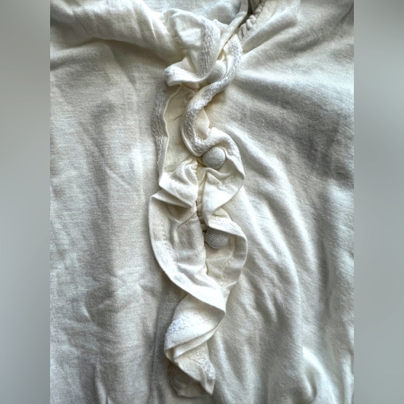 💙🤍👚CONVERSE 💙Navy Tee & 🤍White Ruffle Top NWT - Picture 8 of 10